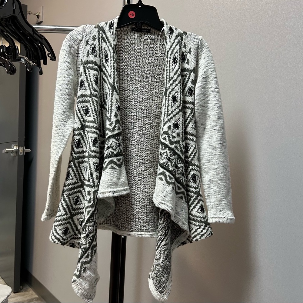 CROPP Women’s patterned open cardigan
Size M